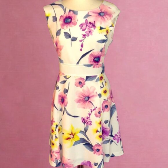 Sandra Darren Dresses & Skirts - NWT Sandra Darren Ivory Floral Dress